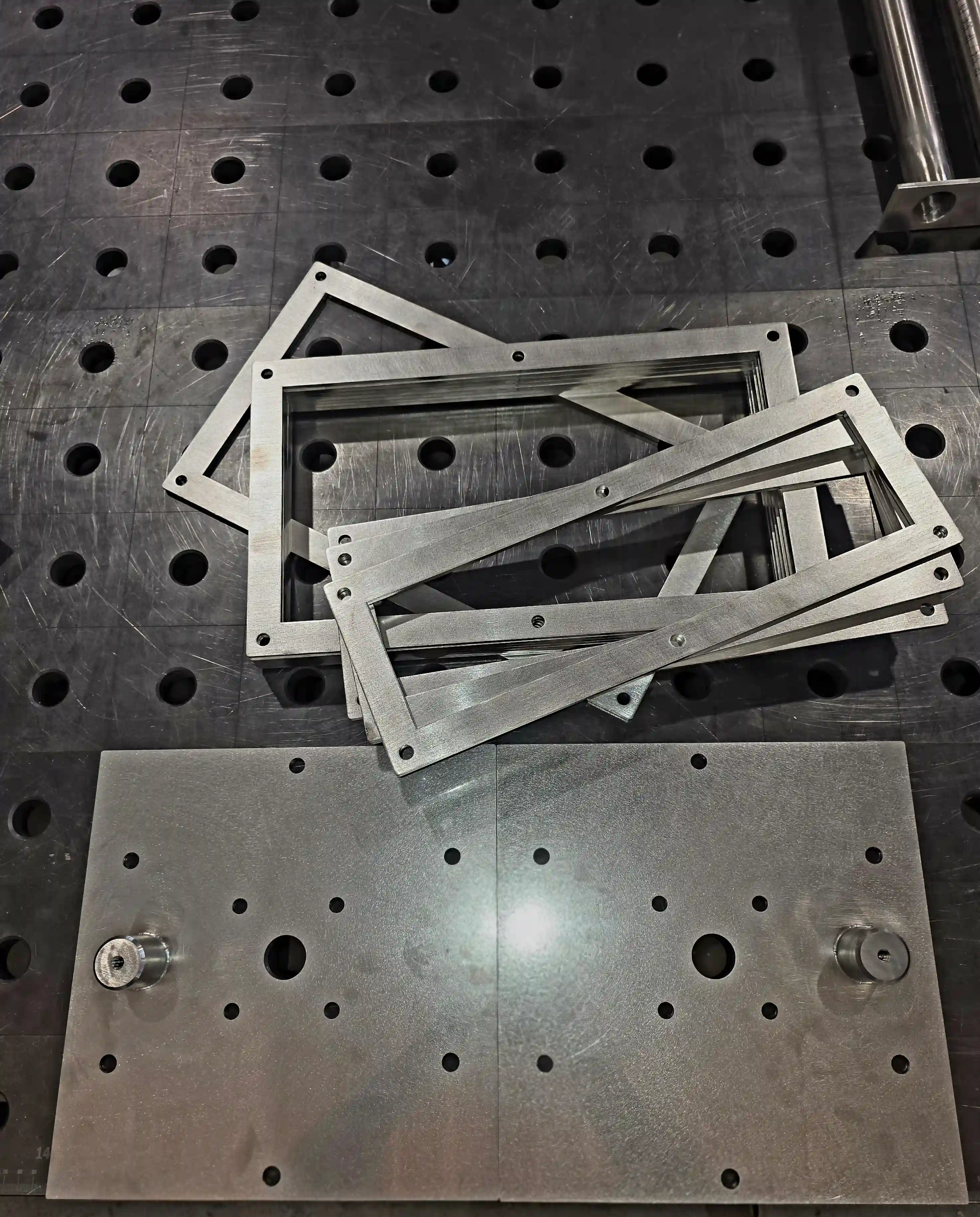 Flat rectangular frames obtained by hollowing out sheet metal with a laser