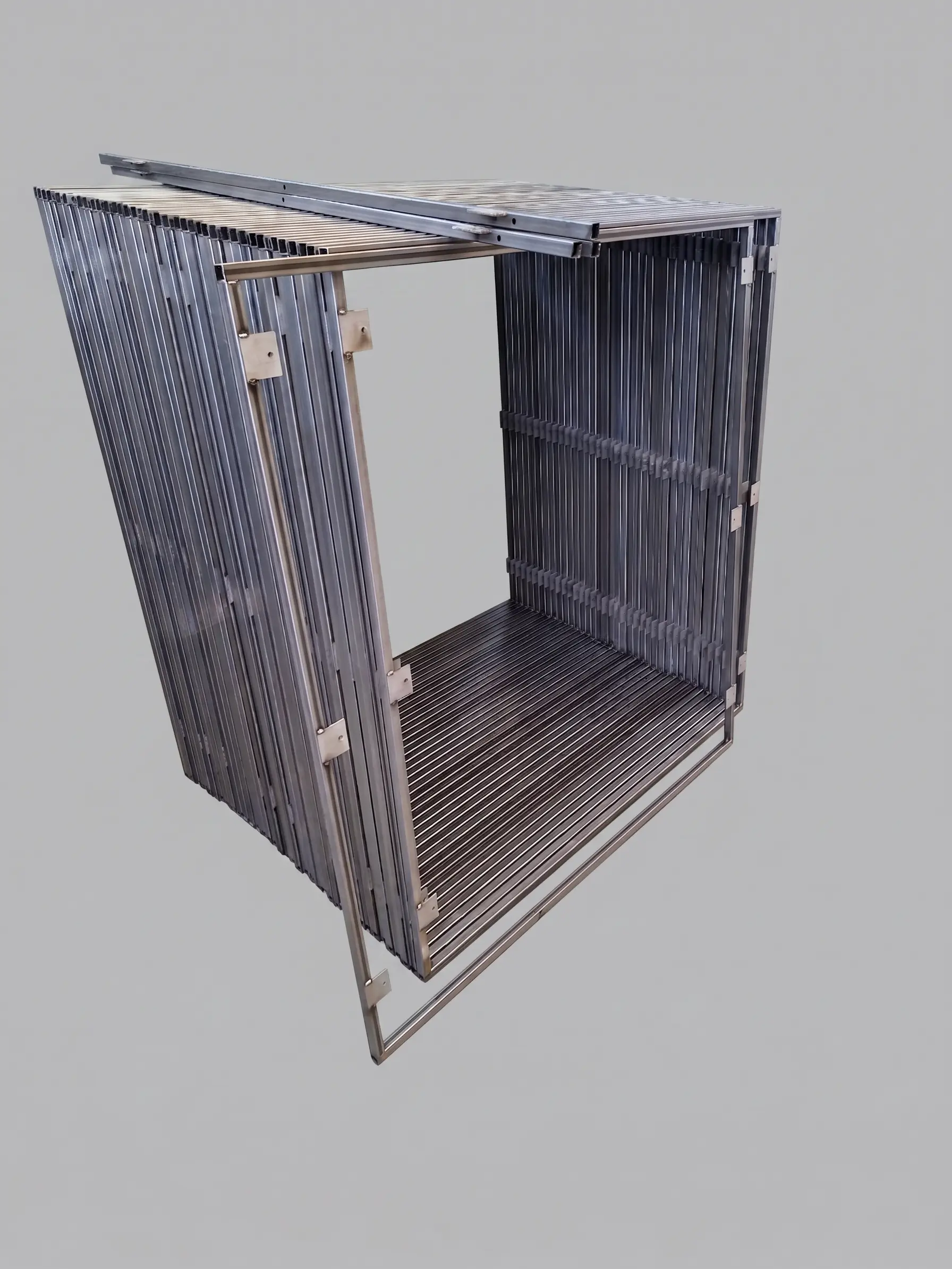 Struttura a gabbia assemblata utilizzando lamiera e tubolari profilati