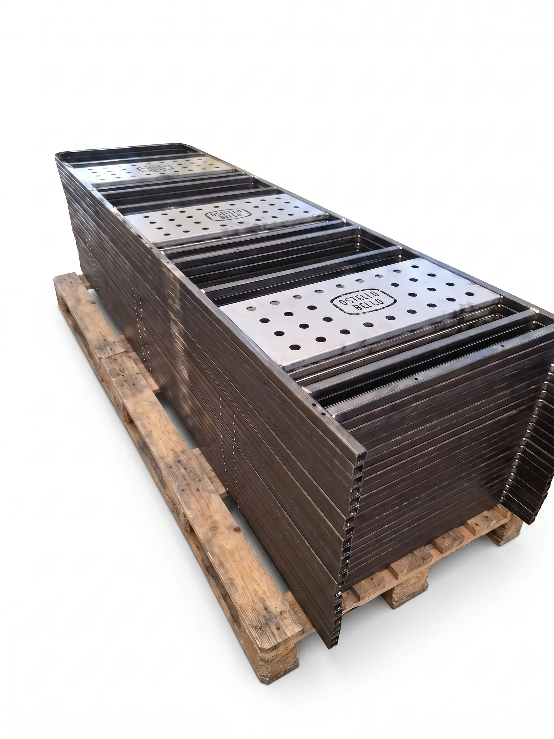 Industrial metal structures composed of structural profiles and perforated sheet metal panels, stacked on wooden pallets. Produced by DPEMME.